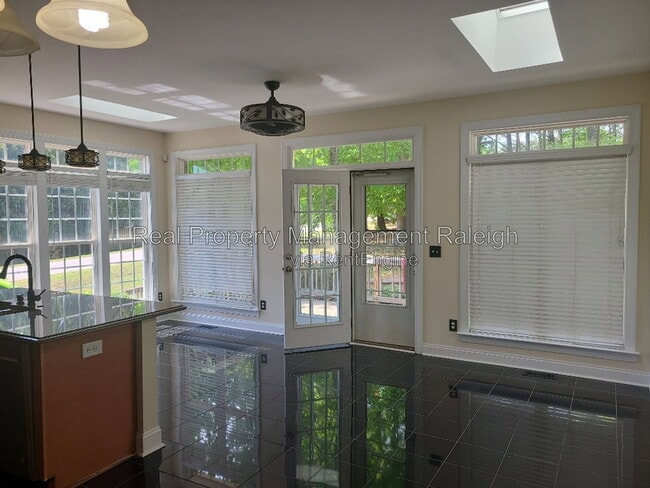Building Photo - 7801 Kensington Manor Ln