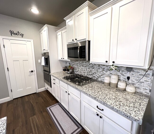 Building Photo - 14 Cornwall Dr