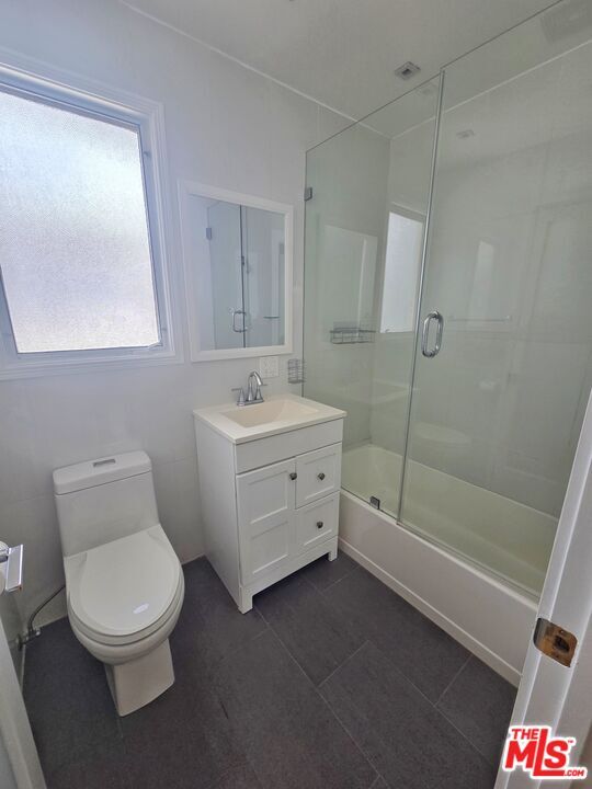 Building Photo - 134 San Vicente Blvd