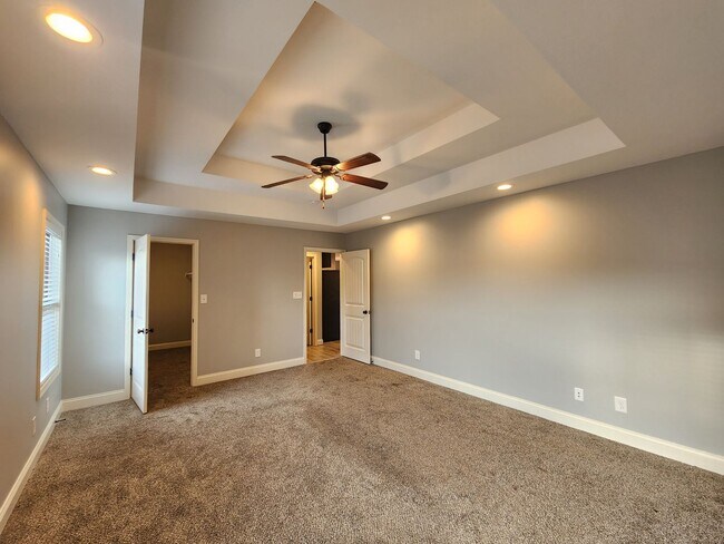 Building Photo - 1003 Sunrise Dr