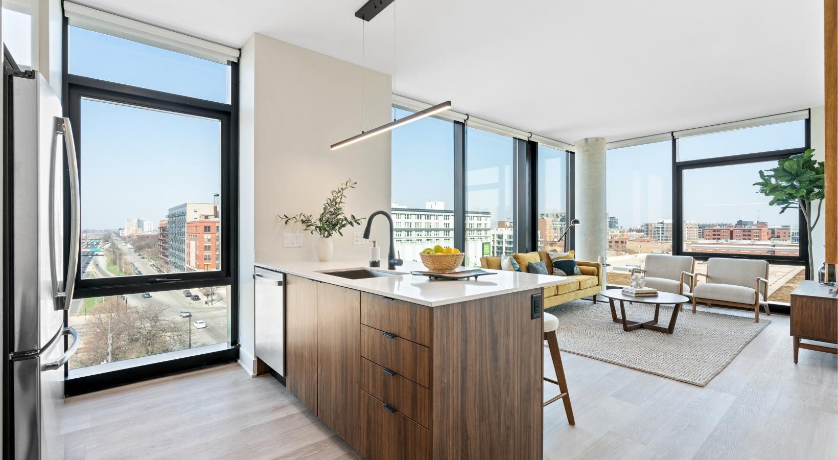 Building Photo - 1137 W Van Buren St