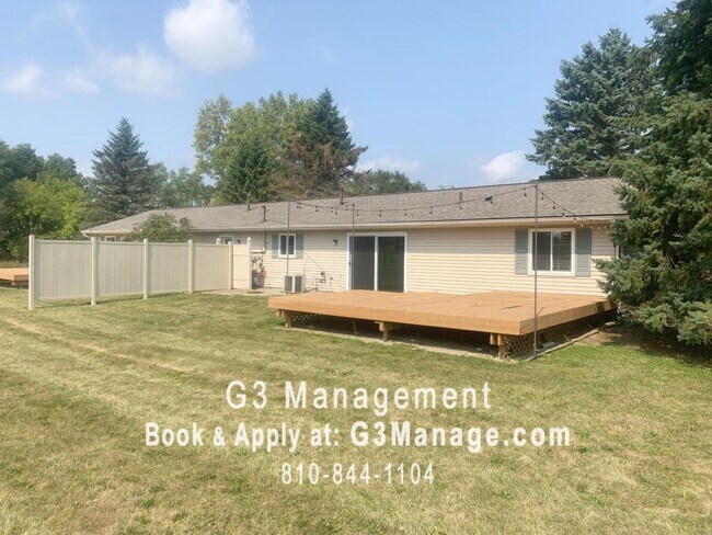 Building Photo - 570 E Marr Rd