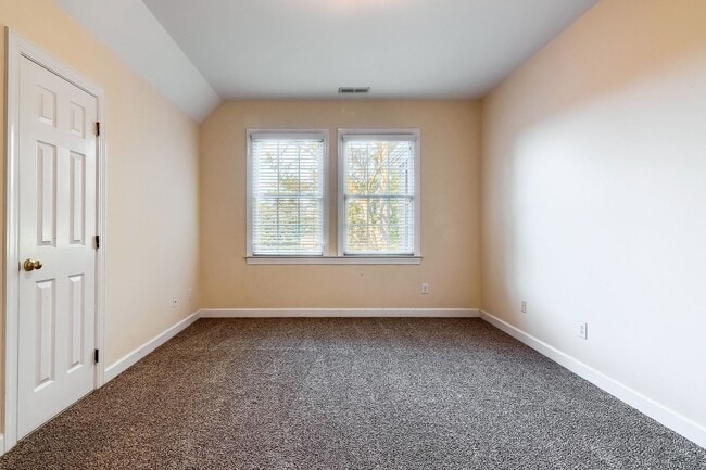 Building Photo - 4 Bedroom single family home in Chapel Hill