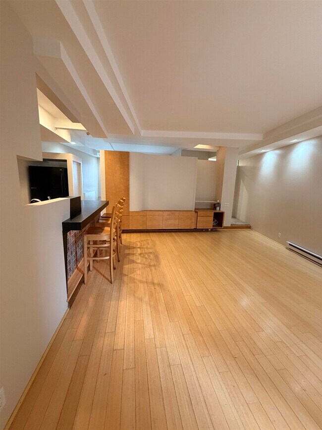 Building Photo - 401 State Street