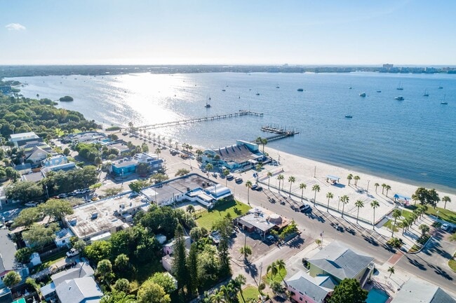 Building Photo - P199 - #6A Holiday Inn