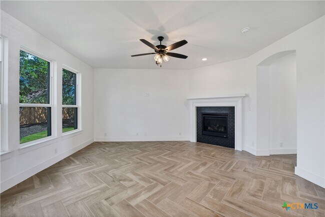 Building Photo - 1057 Easy Gruene