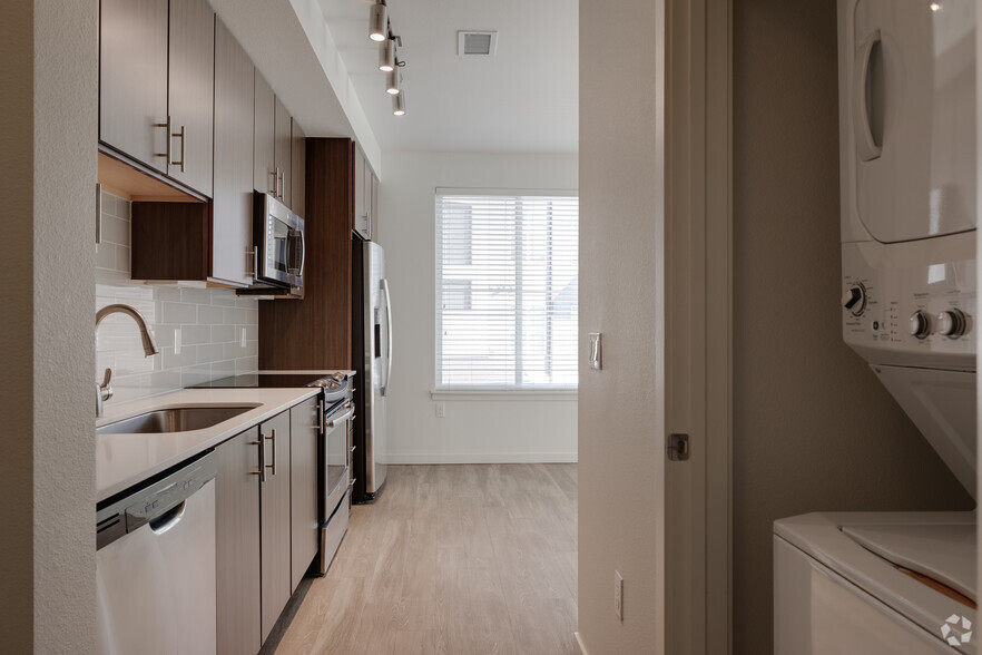 1BR, 1BA - 795SF - Elevate - Denver