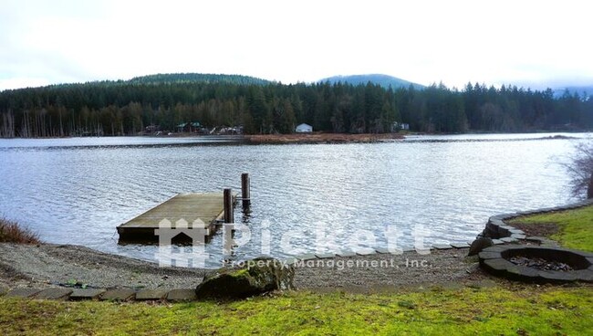 Building Photo - 3 Bedroom Lake Front Home on Lake Tahuyeh