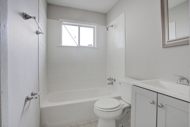 Building Photo - 1053 Treadwell St