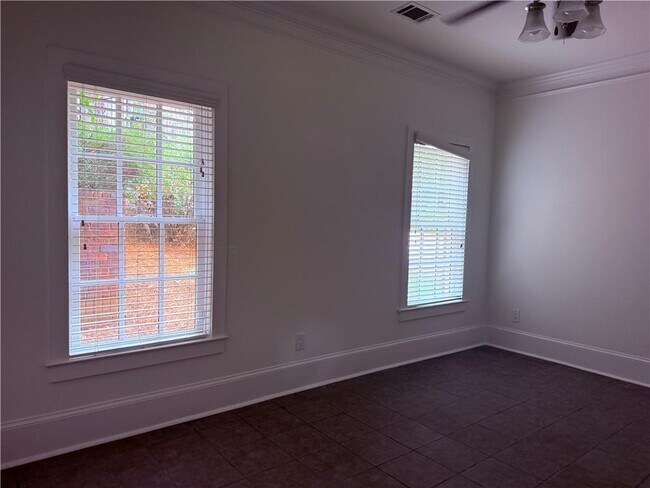 Building Photo - 2617 Canterbury Trail