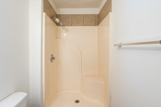 Building Photo - 4401-4403-4403 Cheryl Ct