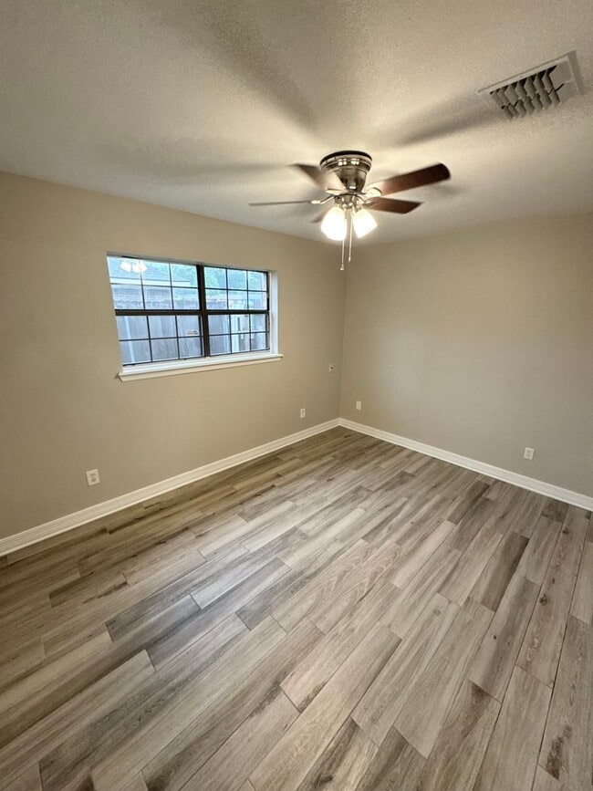 Building Photo - Shreveport Home!