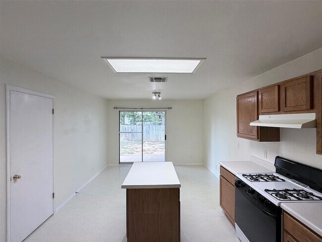 Building Photo - 612 Elizabeth Ln