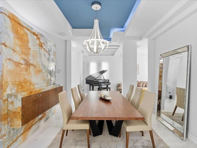 Building Photo - 3917 S Le Jeune Rd