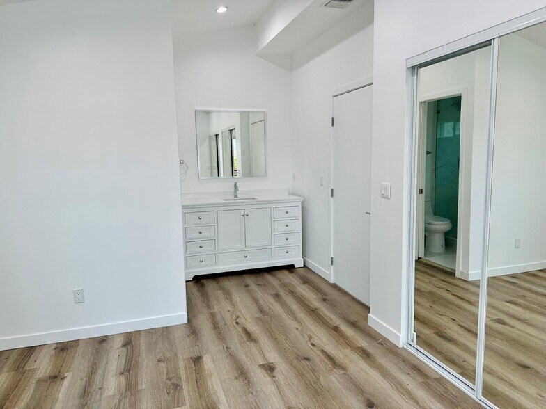 Building Photo - 8916 Whitworth Dr