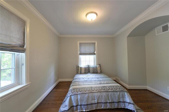 Building Photo - 937 S Bemiston Ave