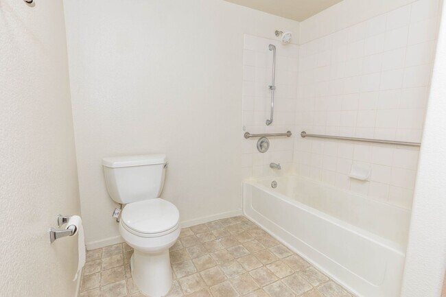 Building Photo - Lovely 1 Bedroom Condo For Rent