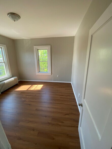 Building Photo - 445 Albany Ave