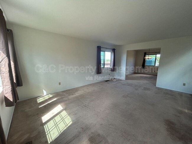 Building Photo - 284 Preakness Ln