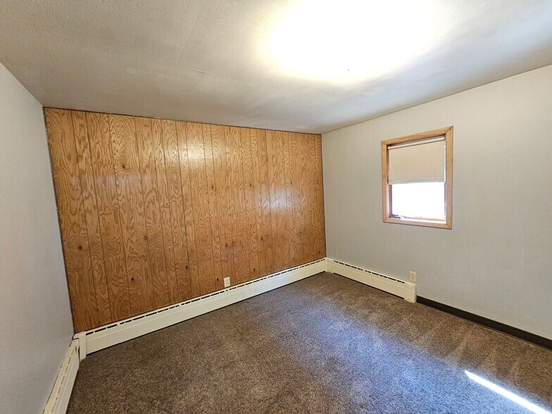 Building Photo - 927 W Linden St