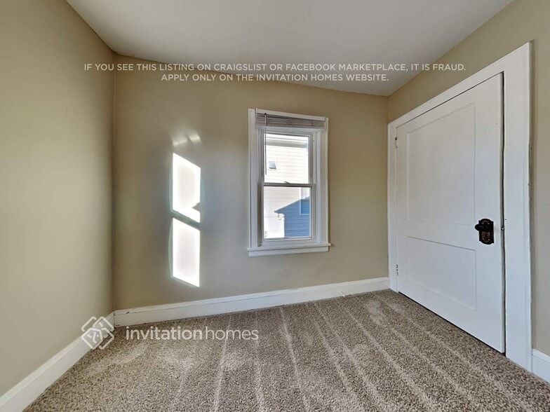 Building Photo - 3840 44th Ave S