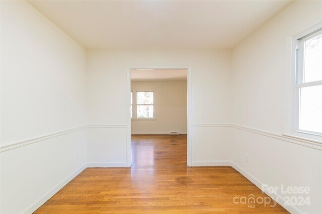 Building Photo - 5020 Coronado Dr