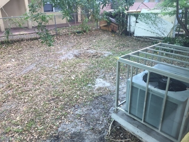 Building Photo - Large 4 -2 house in sw area ! Off Davie blvd