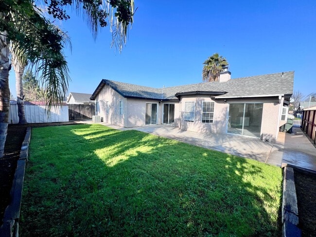 Building Photo - $2,750 West Fresno Near Island Water Park  4 Bed W. San Ramon