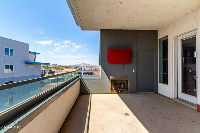 Building Photo - 945 E Playa Del Norte Dr