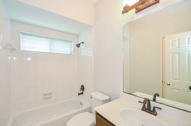 Building Photo - 2218 Millerton Ln