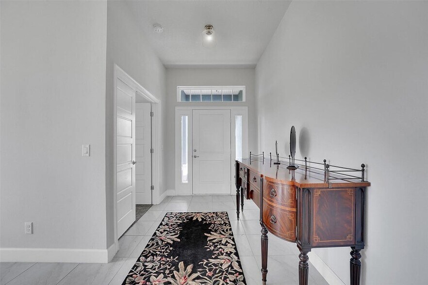 Building Photo - 8600 Merano Ave