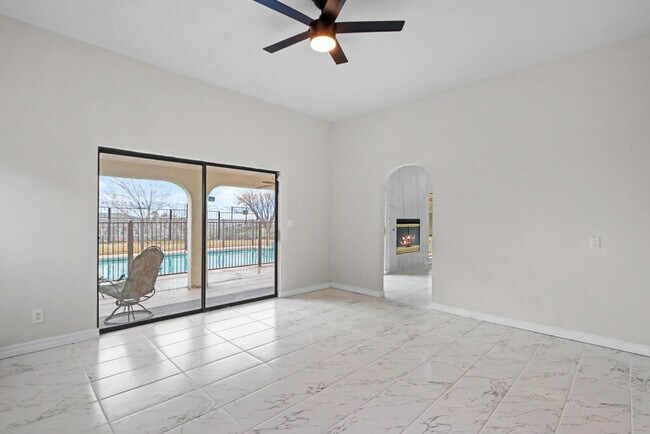 Building Photo - 8500 Mountain View Dr