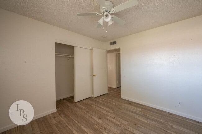 Building Photo - Kerman Westside Large 3 Bedroom Home, Bran...