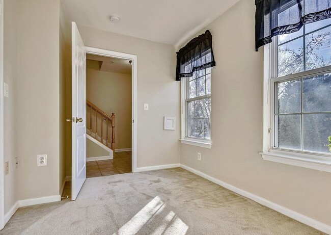 Building Photo - 543 Ensemble Ct