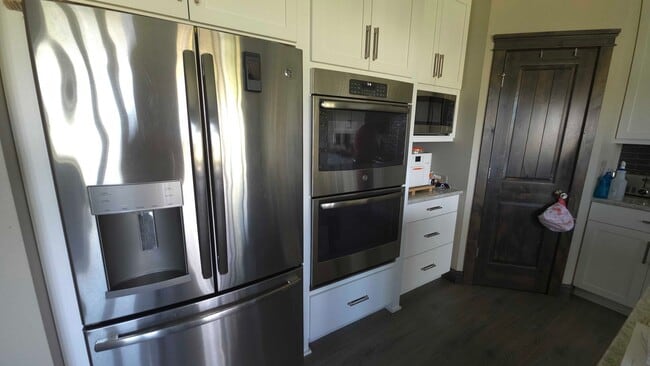 Building Photo - Incredible Home with Great Views in NW Bis...