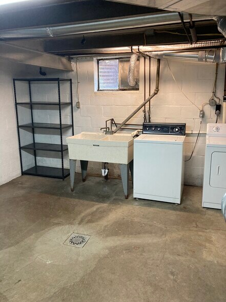 Building Photo - 709 Vallevista Ave