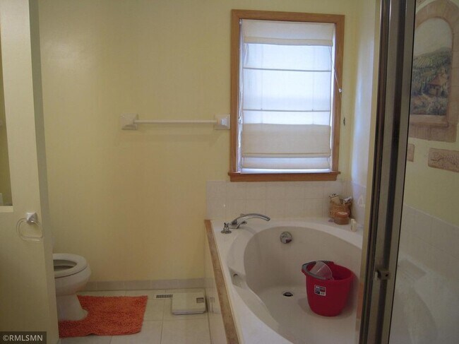 Building Photo - 668 Brentwood Ln