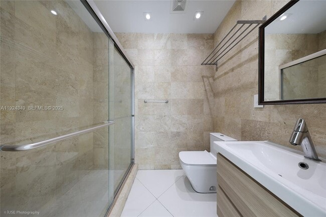 Building Photo - 850 N Venetian Dr