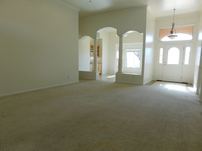 Building Photo - Spacious Home in N Grand Junction