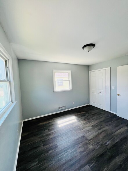 Building Photo - 5856 N 63rd St