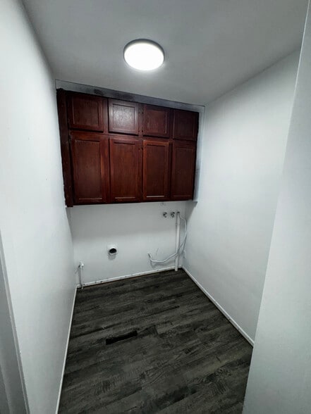 Building Photo - 2219 Woodford St