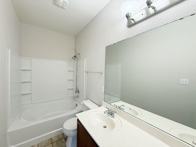 Building Photo - 1722 E Mesa Park Dr