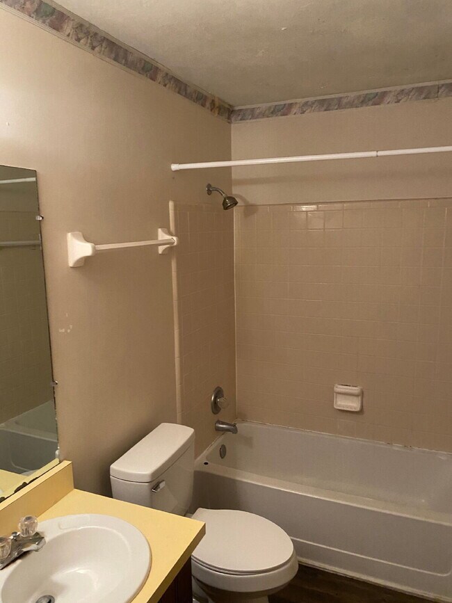 Building Photo - 1/1 With A loft! Perfect One Bedroom at A Great Price!