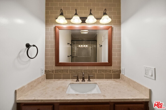 Building Photo - 5227 Etheldo Ave