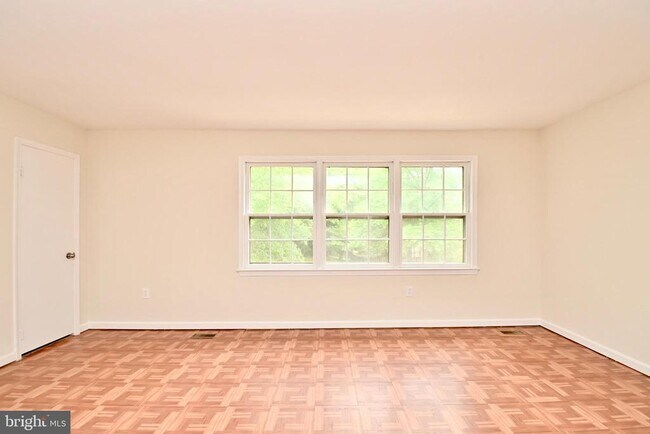 Building Photo - 8991 Omega Ct