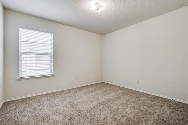 Building Photo - 1165 Dravite Dr