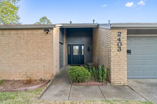 Building Photo - Captivating 3-Bedroom Escape with Private Deck & HOA Pool Access in Grand Prairie!