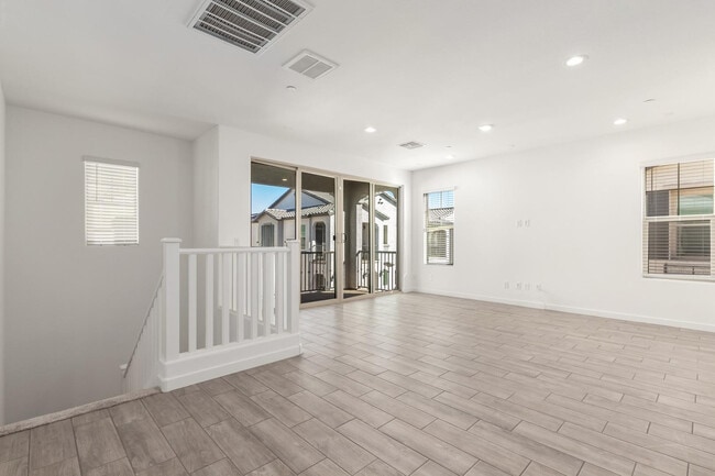 Building Photo - 4054 E Amoroso Dr