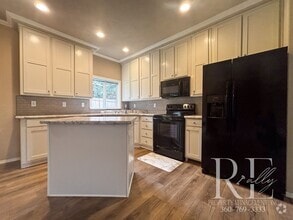 Building Photo - Charming 3-Bedroom Home in Quiet Gig Harbo...