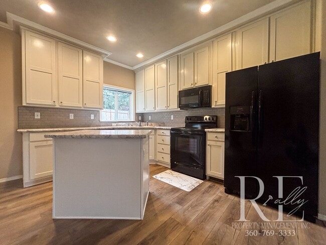 Primary Photo - Charming 3-Bedroom Home in Quiet Gig Harbo...